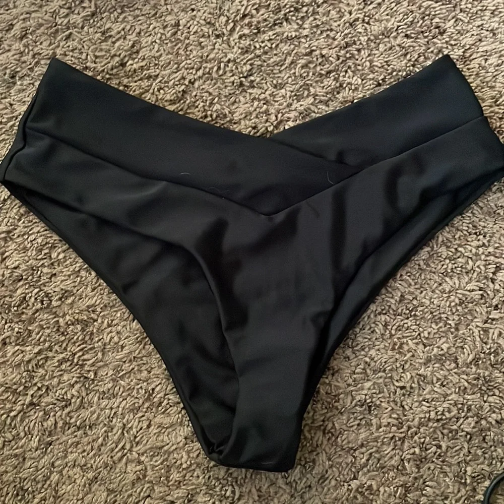 bikinis - Picture 2 of 5